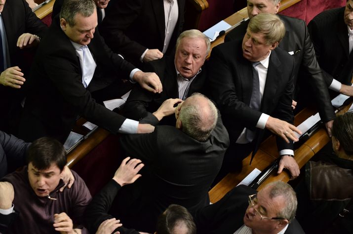 В Партии регионов заявили, что Малышева избил оппозиционер Вознюк В Партии регионов заявили, что Малышева избил оппозиционер Вознюк