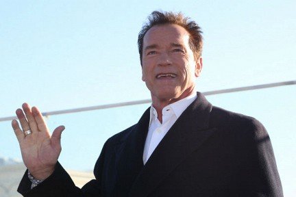 Шварценеггер выступил против Трампа и Байдена, пожелав «свежей крови»