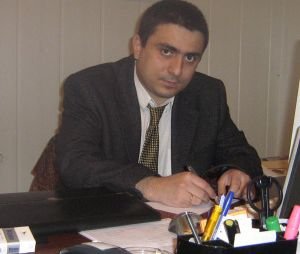 На Евромайдане и других площадях и улицах столицы Украины стоят обычные вооруженные бандиты