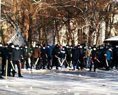 В Днепропетровске штурмуют ОГА