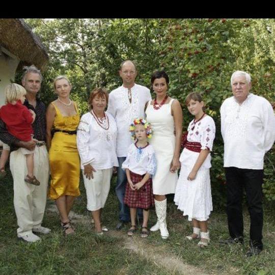 Кто стоит за бандеровцами-нацистами Кто стоит за бандеровцами-нацистами