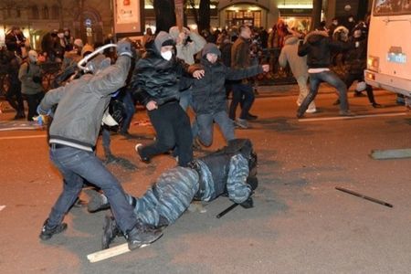 «Правый сектор»: Явление взрослого клоуна