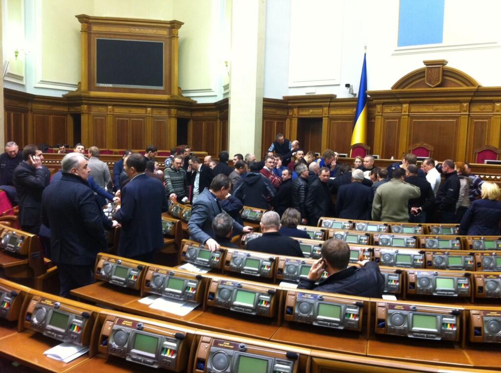 В Раде произошла потасовка В Раде произошла потасовка