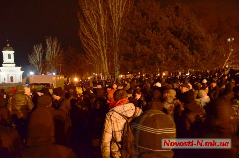 Николаев поднялся! Николаев поднялся!