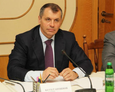 Спикера ВР Крыма Константинова пропустили в здание (обновлено) Спикера ВР Крыма Константинова пропустили в здание (обновлено)