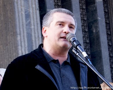 Новым премьером Крыма избран лидер "Русского единства" Аксенов Новым премьером Крыма избран лидер "Русского единства" Аксенов