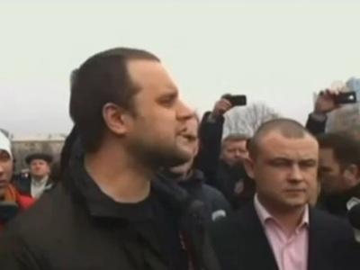 Над Донецкой ОГА снова вывесили российский флаг Над Донецкой ОГА снова вывесили российский флаг