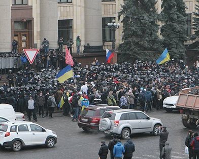 Участники митинга против неонацистской хунты в Харькове устроили антифашистский марш. Участники митинга против неонацистской хунты в Харькове устроили антифашистский марш.