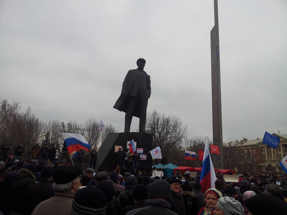 На площади Ленина в центре Донецка проходит антиправительственный митинг. Обновляется. ВИДЕО-онлайн На площади Ленина в центре Донецка проходит антиправительственный митинг. Обновляется. ВИДЕО-онлайн