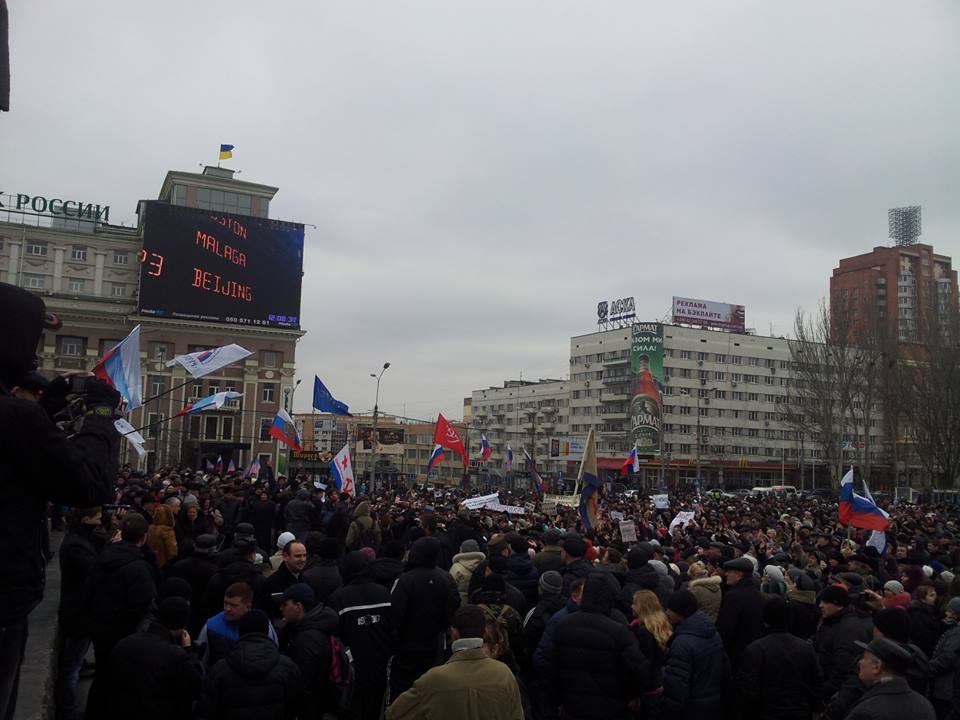 На площади Ленина в центре Донецка проходит антиправительственный митинг. Обновляется. ВИДЕО-онлайн На площади Ленина в центре Донецка проходит антиправительственный митинг. Обновляется. ВИДЕО-онлайн