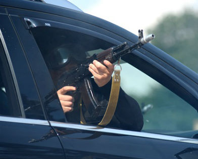 Неизвестный в Харькове стрелял из автомата. Есть жертвы, - СМИ