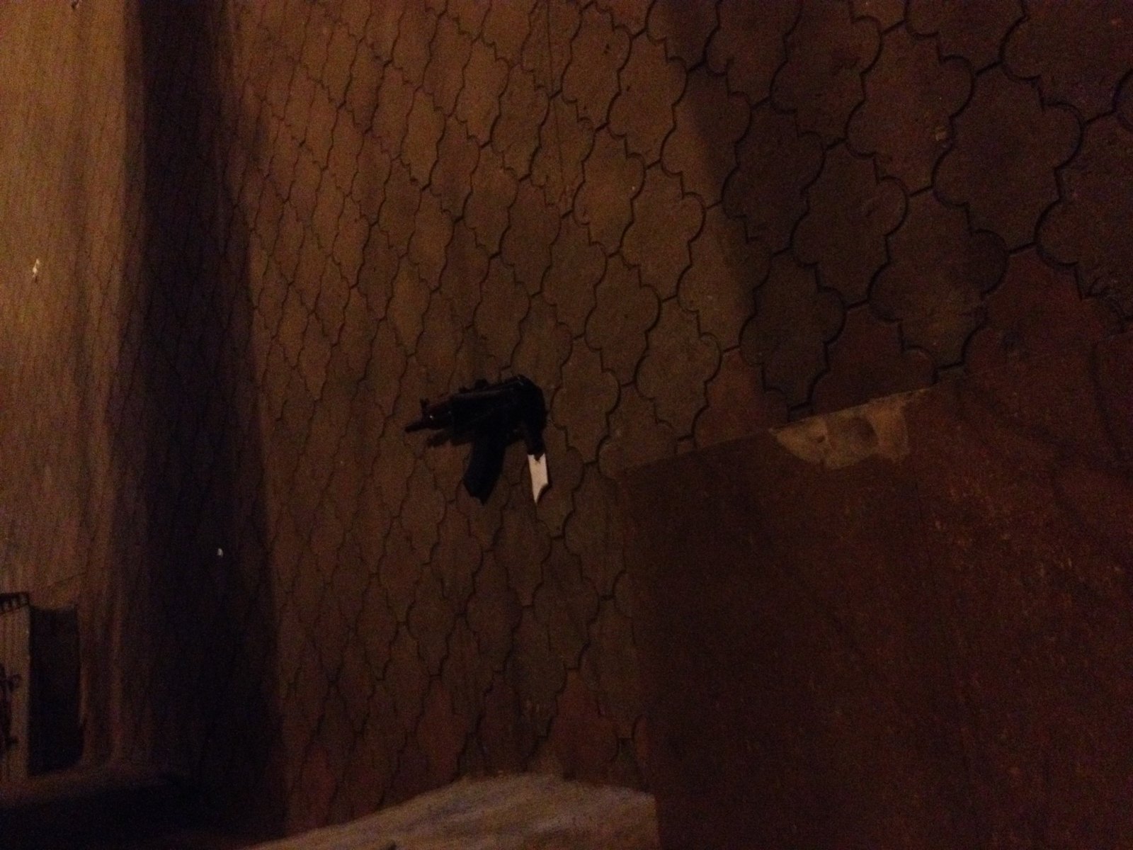 Неизвестный в Харькове стрелял из автомата. Есть жертвы, - СМИ