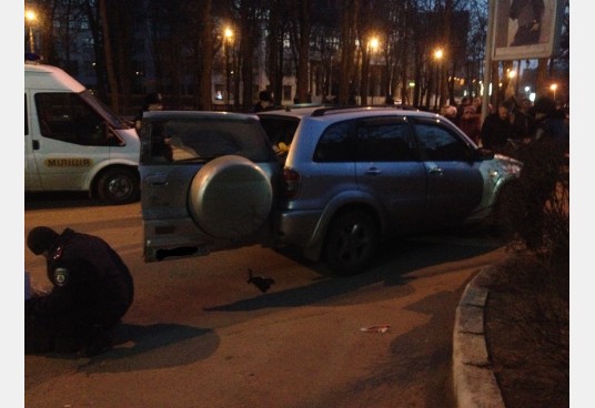 В Харькове расстреляли иномарку В Харькове расстреляли иномарку