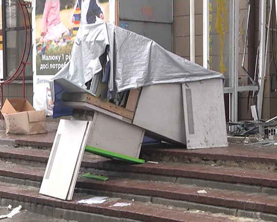 Банкомат на Салтовке подорвал парень ради денег на свадьбу – милиция Банкомат на Салтовке подорвал парень ради денег на свадьбу – милиция