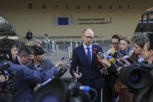 Яценюк заявил о готовности дать военный ответ России в случае вторжения на востоке