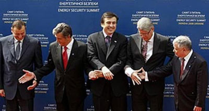 Украина собралась в "Большую восьмерку"! Там теперь вакансия? Украина собралась в "Большую восьмерку"! Там теперь вакансия?