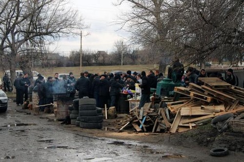 Блокирование складов под Артемовском продолжается (ФОТО, ВИДЕО) Блокирование складов под Артемовском продолжается (ФОТО, ВИДЕО)