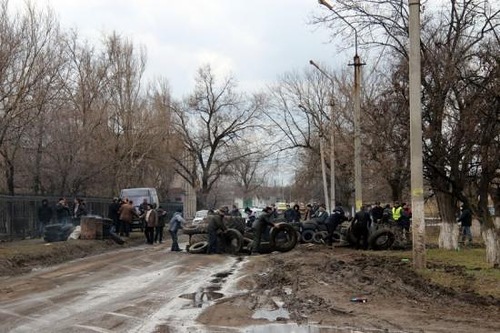Блокирование складов под Артемовском продолжается (ФОТО, ВИДЕО) Блокирование складов под Артемовском продолжается (ФОТО, ВИДЕО)