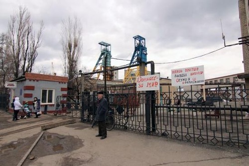 Блокирование складов под Артемовском продолжается (ФОТО, ВИДЕО) Блокирование складов под Артемовском продолжается (ФОТО, ВИДЕО)