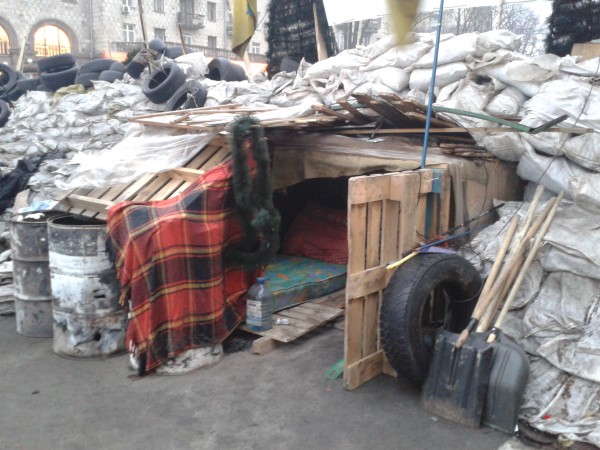 Евромайдан хочет крем для рук, домики на солнечных батареях, $70 тыс. в день и задирать юбки конкуренткам