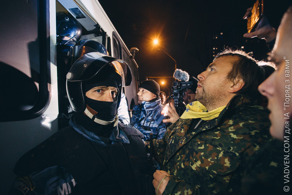 Пьяного Луценко убивают его же "мирные активисты" майдана! Пьяного Луценко убивают его же "мирные активисты" майдана!