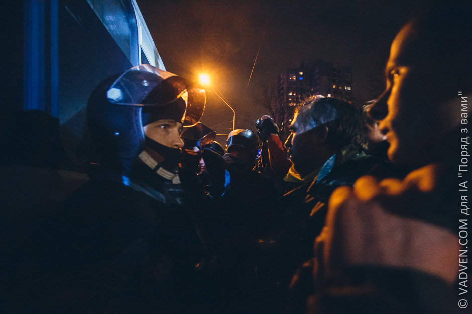 Пьяного Луценко убивают его же "мирные активисты" майдана! Пьяного Луценко убивают его же "мирные активисты" майдана!