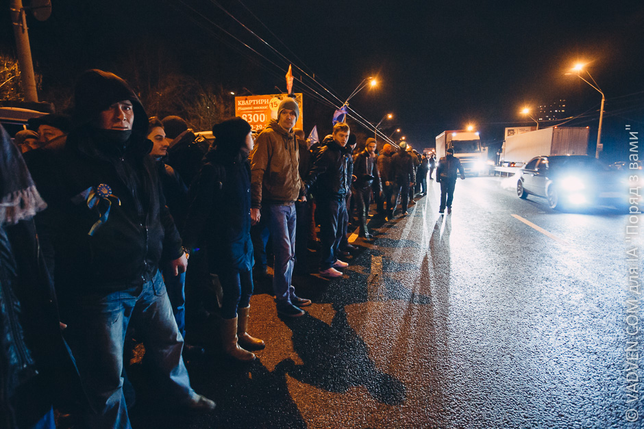 Пьяного Луценко убивают его же "мирные активисты" майдана! Пьяного Луценко убивают его же "мирные активисты" майдана!