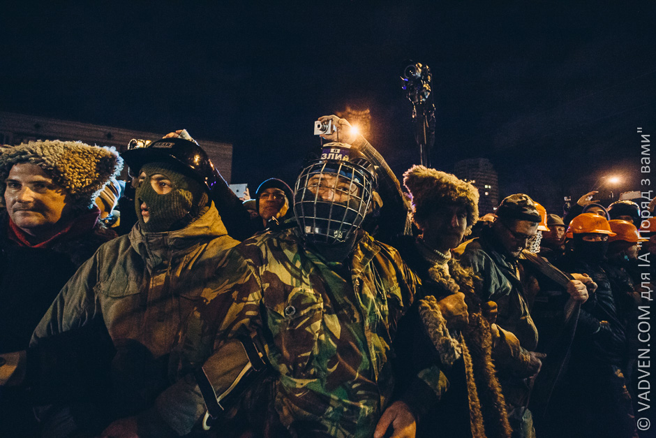 Пьяного Луценко убивают его же "мирные активисты" майдана! Пьяного Луценко убивают его же "мирные активисты" майдана!