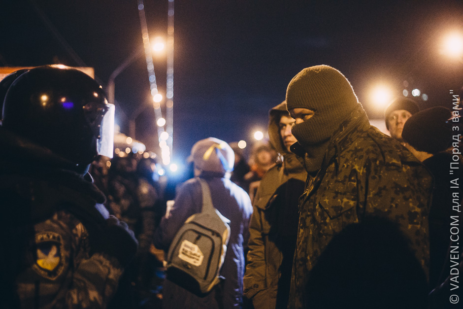 Пьяного Луценко убивают его же "мирные активисты" майдана! Пьяного Луценко убивают его же "мирные активисты" майдана!