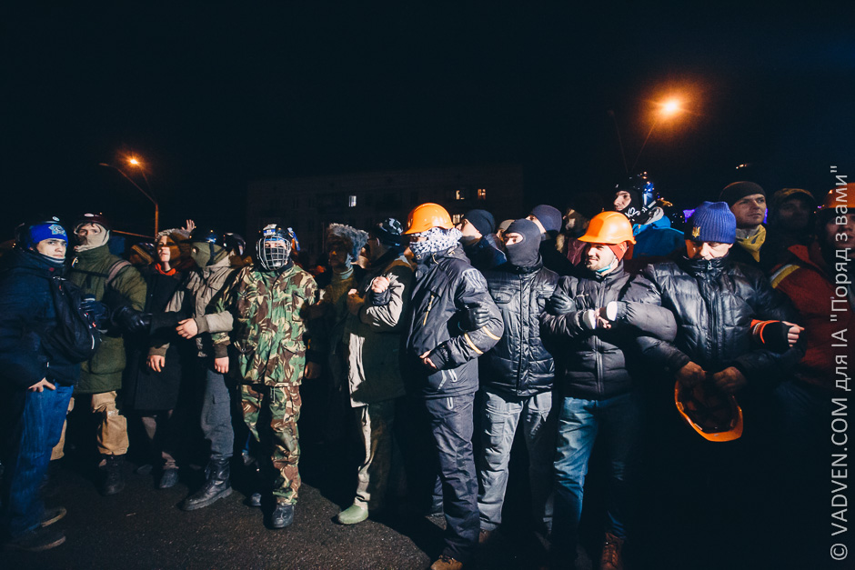 Пьяного Луценко убивают его же "мирные активисты" майдана! Пьяного Луценко убивают его же "мирные активисты" майдана!