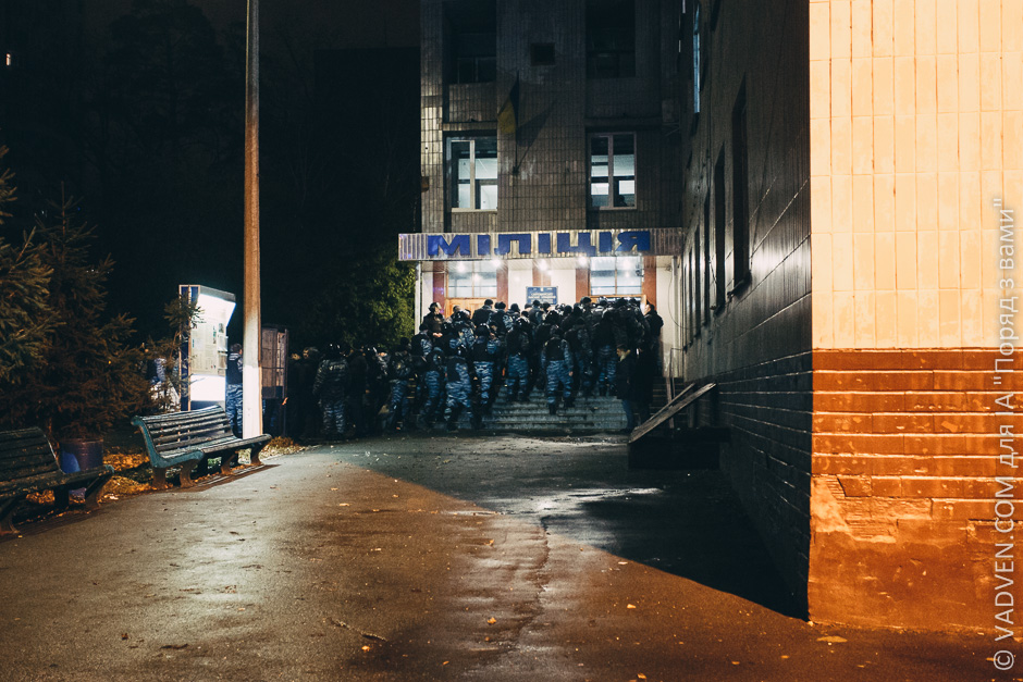 Пьяного Луценко убивают его же "мирные активисты" майдана! Пьяного Луценко убивают его же "мирные активисты" майдана!