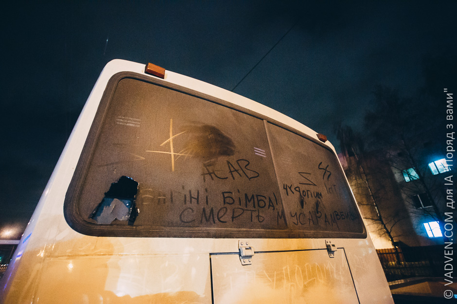 Пьяного Луценко убивают его же "мирные активисты" майдана! Пьяного Луценко убивают его же "мирные активисты" майдана!