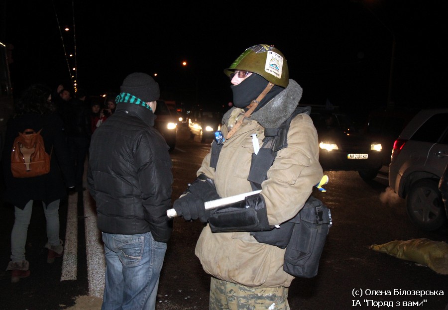 Пьяного Луценко убивают его же "мирные активисты" майдана! Пьяного Луценко убивают его же "мирные активисты" майдана!