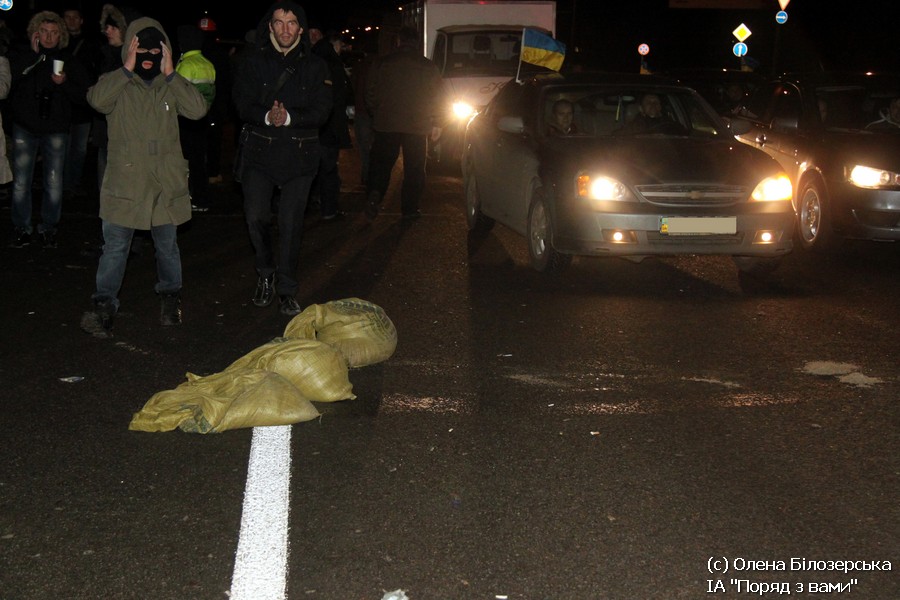 Пьяного Луценко убивают его же "мирные активисты" майдана! Пьяного Луценко убивают его же "мирные активисты" майдана!
