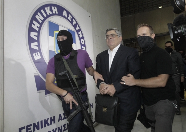 Полиция арестовала ещё двух членов парламента Греции от фашистской партии «Золотая заря» Полиция арестовала ещё двух членов парламента Греции от фашистской партии «Золотая заря»