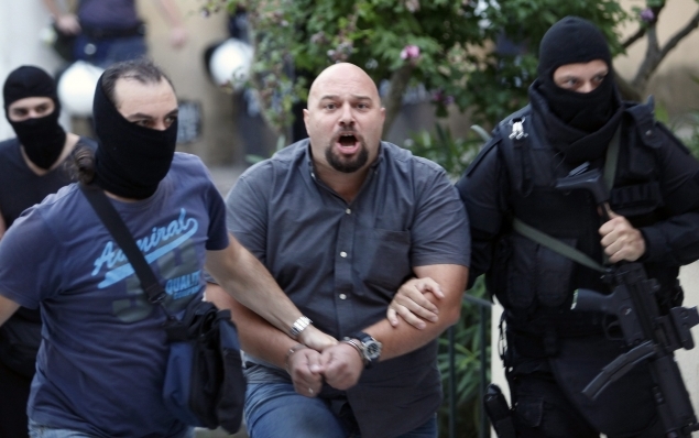 Полиция арестовала ещё двух членов парламента Греции от фашистской партии «Золотая заря» Полиция арестовала ещё двух членов парламента Греции от фашистской партии «Золотая заря»