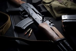 Самое знаменитое оружейное противостояние века: АК-47 и М-16