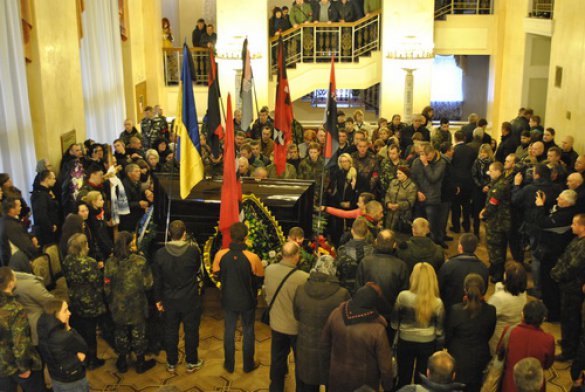 Хоронили Музычко - ... в муздрамтеатре, порвали три баяна! Хоронили Музычко - ... в муздрамтеатре, порвали три баяна!