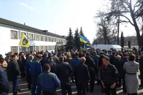 Это интересно. Под Житомиром проамериканское НКО и майданщики штурмуют танковый завод Это интересно. Под Житомиром проамериканское НКО и майданщики штурмуют танковый завод