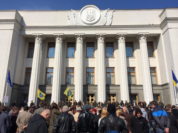 На Украине опять кипят страсти вокруг Верховной Рады. Готовится штурм! На Украине опять кипят страсти вокруг Верховной Рады. Готовится штурм!