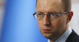 Яценюк: Украина на грани банкротства, нужно срочно поднимать тарифы и налоги