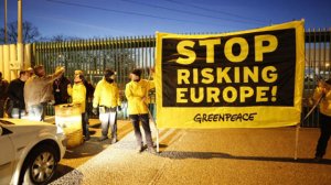 "Гринписовцев" арестовали во Франции. И - тишина...