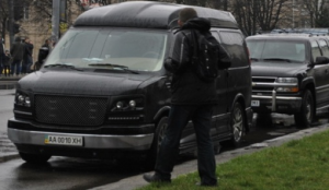 Ярош на похороны Саши Белого приезжал на краденом элитном авто Януковича-младшего?