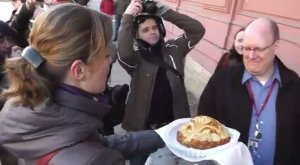 Русские отблагодарили Американцев за Крым у консульства США