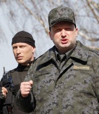 Турчинов: через несколько месяцев крымчане поднимут флаги Украины