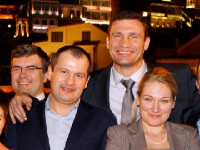 Расследование: миллиарды США на спонсирование нацистов прокачиваются через Кличко Расследование: миллиарды США на спонсирование нацистов прокачиваются через Кличко