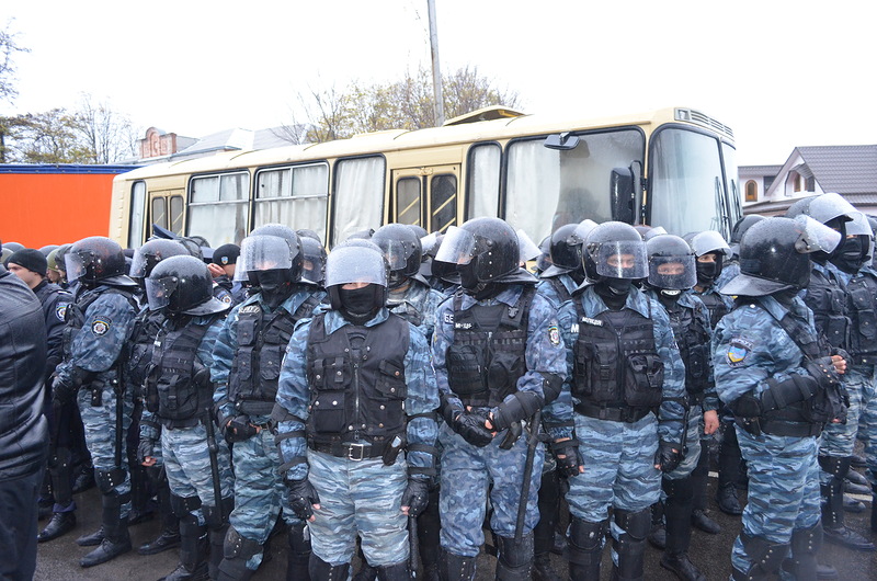 Харьковский "Беркут" перешел на сторону народа Харьковский "Беркут" перешел на сторону народа