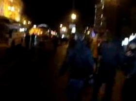 МОЛНИЯ: после стихийного вече на Майдане наиболее радикальная часть участников выстроилась в боевые колонны и идет на Верховную Раду