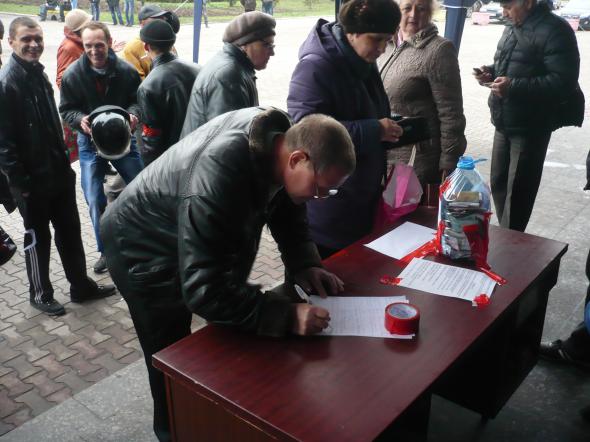 Енакиевцы собрали деньги на патрон для Авакова...: Енакиевцы собрали деньги на патрон для Авакова...: