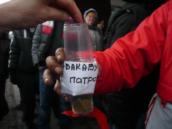 Енакиевцы собрали деньги на патрон для Авакова...: Енакиевцы собрали деньги на патрон для Авакова...: